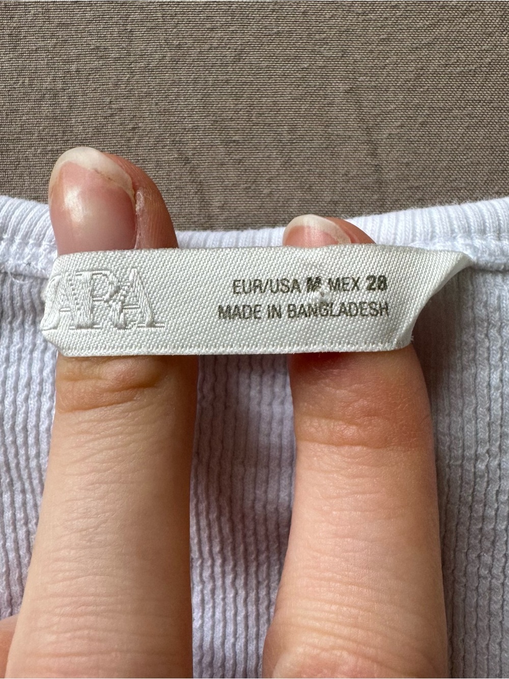 Zara Ribbed V-Neck Tank - Picture 4 of 6